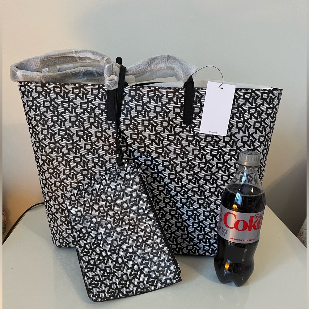 New reversible with packaging, All leather DKNY Black and White classic print